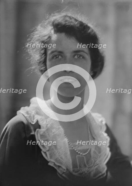 Mrs. James Dunn, portrait photograph, 1918 Aug. 3. Creator: Arnold Genthe.