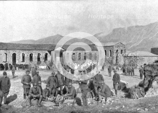 'les Italiens en Albanie ; Cavaliers italiens au repos dans la vieille forteresse albanaise d'Argyro Creator: Unknown.
