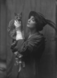 Cowl, Jane, Miss, with Buzzer the cat, portrait photograph, between 1912 and 1914. Creator: Arnold Genthe.