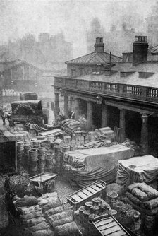 Covent Garden, London, c1930s. Artist: Spencer Arnold