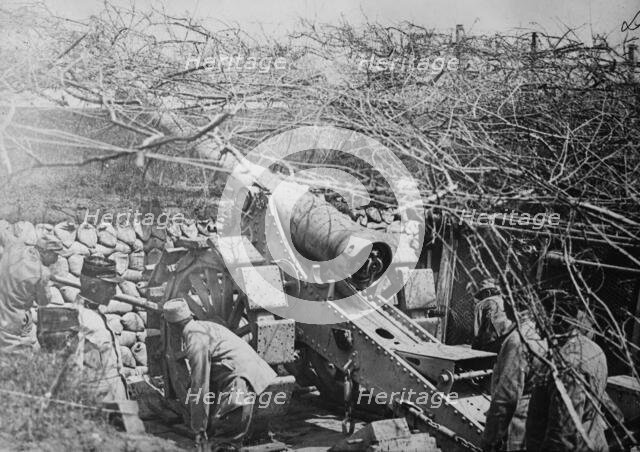 Macedonia, French 155 gun ready to fire, between c1915 and 1918. Creator: Bain News Service.