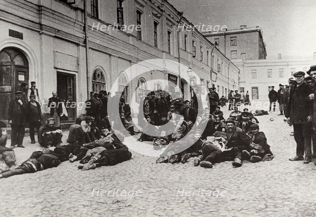 Moscow homeless shelter dwellers, Russia, c1904. Artist: Unknown