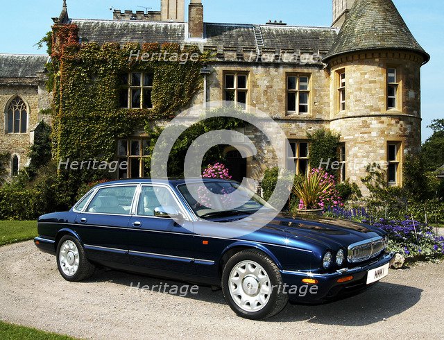 2000 Daimler saloon. Artist: Unknown.