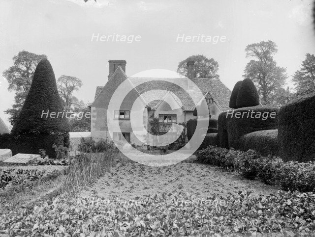 An old house in the village, Kingston Lisle, Oxfordshire, c1860-c1922. Artist: Henry Taunt