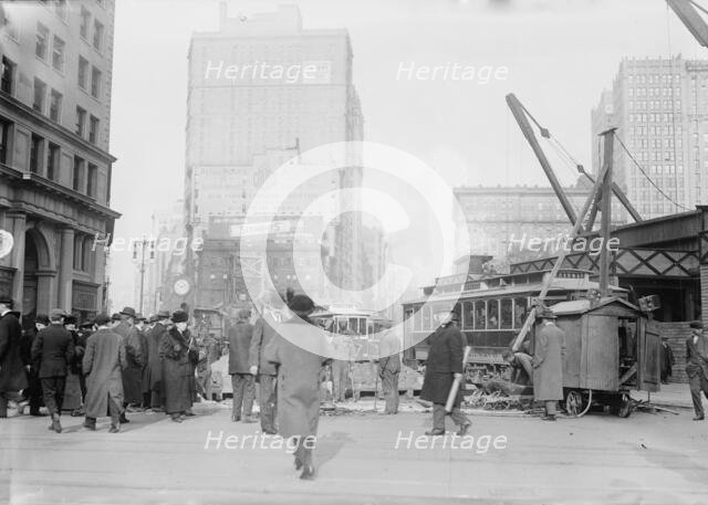 5th Ave. and Broadway, between c1910 and c1915. Creator: Bain News Service.