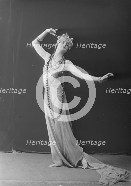 Mrs. Russell, 1919 Mar. 8. Creator: Arnold Genthe.