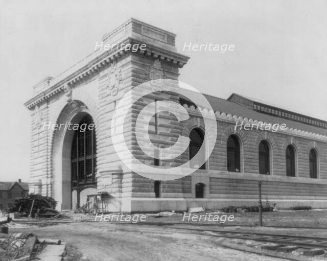 U.S. Naval Academy, Annapolis Md.: New armory - under construction, (1902?). Creator: Frances Benjamin Johnston.