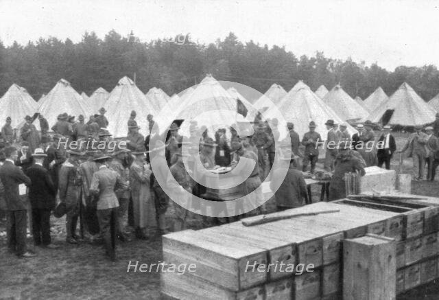 'L'Avant-Guerre aux Etats-Unis; Le mouvement national aux Etats-Unis en 1915: distribution...1917. Creator: Underwood & Underwood.