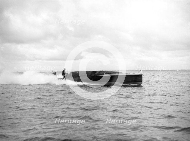 The hydroplane 'Maple Leaf IV', 1913. Creator: Kirk & Sons of Cowes.