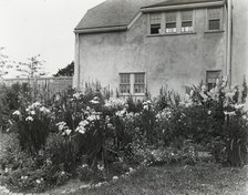 Unidentified house and garden, c1924. Creator: Frances Benjamin Johnston.