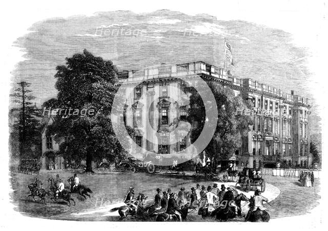 The Queen's Visit to Birmingham - Arrival of Her Majesty at Stoneleigh Abbey, 1858. Creator: Unknown.