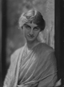 Bradshaw, Fanny, Miss, portrait photograph, 1913. Creator: Arnold Genthe.