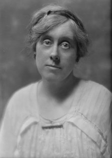 Dallett, I., Mrs., portrait photograph, 1914 May 19. Creator: Arnold Genthe.