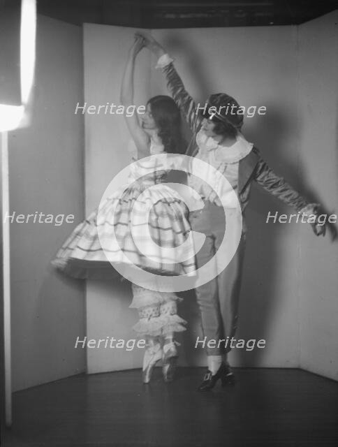 Wilde and Jason, Misses, 1924 Apr. 12. Creator: Arnold Genthe.