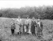 Children posing with May Day garlands, Oxfordshire, c1860-c1922. Artist: Henry Taunt