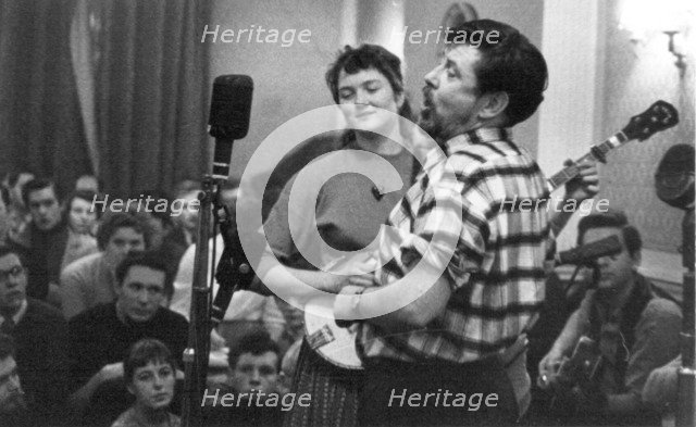 Peggy Seeger and Ewan MacColl, Enterprise Public House, Long Acre, London, late 1950s-early 1960s.  Artist: Eddis Thomas