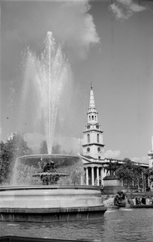 Fountain in Trafalgar Square, London, c1945-c1965. Artist: SW Rawlings