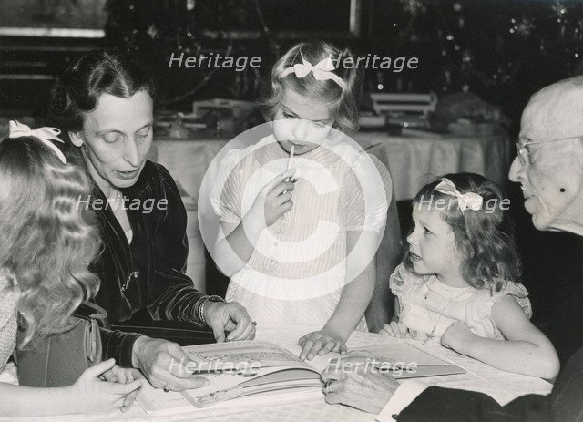 Crown Princess Louise reads a fairy tale to the princesses and King Gustav V of Sweden, 1940s. Artist: Karl Sandels