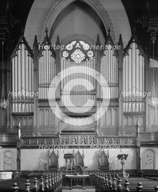 Organ at Fort Street Presbyterian Church, Detroit, Mich., between 1905 and 1915. Creator: Unknown.