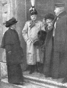 'L'entrée de l'Italie dans la Guerre, le 24 mai 1915; M de Bulow et la princesse de Bulow', 1915. Creator: Unknown.