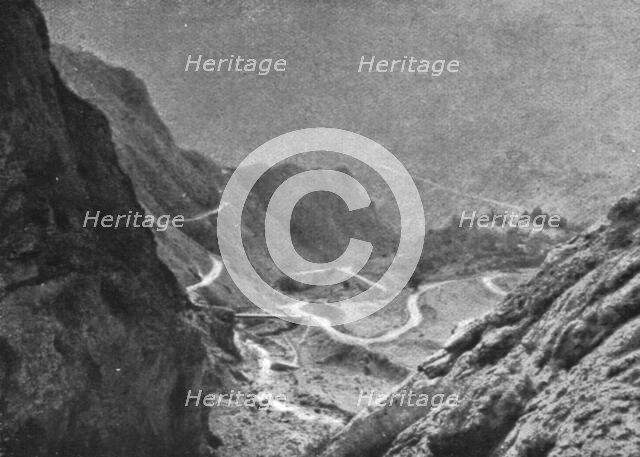 ''Apres Trebizonde; La grande chaussee d'Erzeroum a Trebizonde, dans le Kop-Dagh', 1916 (1924) Creator: Unknown.