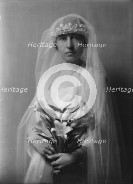 Mrs. Roscoe Holt, portrait photograph, 1918 Mar. 28. Creator: Arnold Genthe.