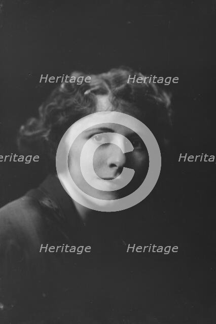 Miss Mary Cunningham, portrait photograph, 1918 Dec. 18. Creator: Arnold Genthe.