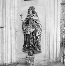 Queen Elizabeth I statue, St Mary Redcliffe Church, Bristol, 1945. Artist: Eric de Maré