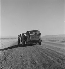 Oklahoma sharecropper entering California, 1937. Creator: Dorothea Lange.