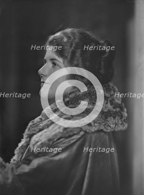 Miss Jacques, portrait photograph, 1918 Oct. Creator: Arnold Genthe.
