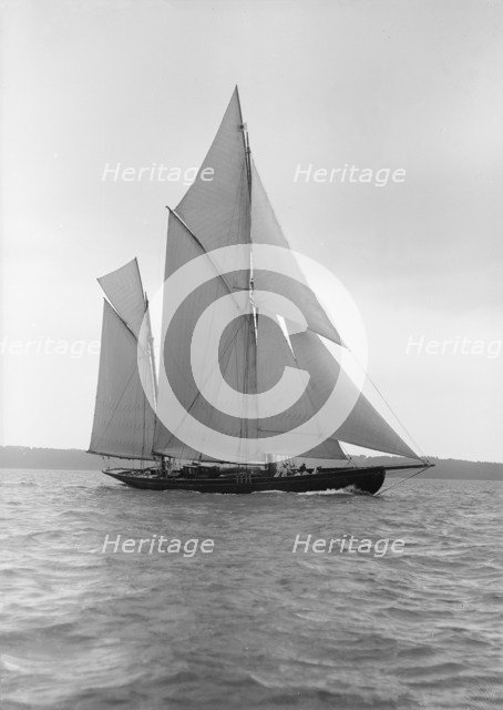 The 118 foot ketch 'Fidra', 1913. Creator: Kirk & Sons of Cowes.
