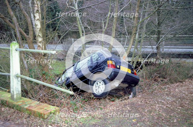 Fiat Uno crashed in to ditch. Artist: Unknown.