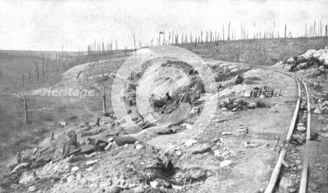 'L'effort allemand sur Souville; Un coin de cauchemar: le "ravin de la Mort"..., 1916 (1924) Creator: Unknown.