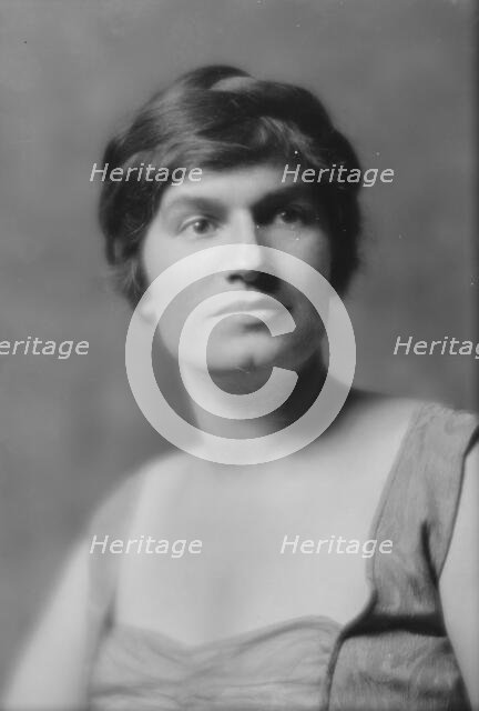 Braden, Adele, Miss, portrait photograph, 1915 Nov. 5. Creator: Arnold Genthe.