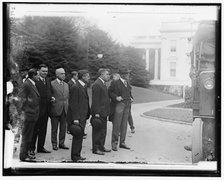 Group outside White House: includes Woodrow Wilson (right), and Newton..., between 1910 and 1920. Creator: Harris & Ewing.
