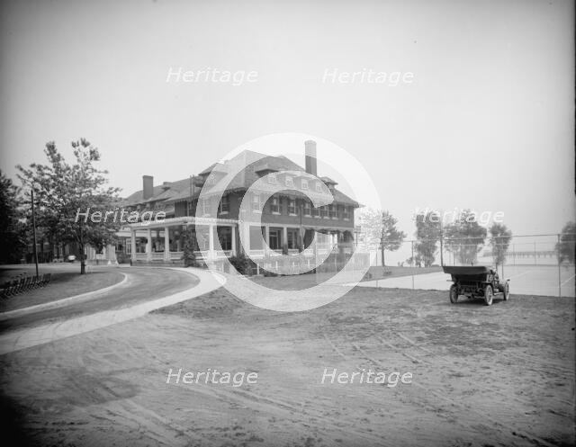 Country club, Grosse Pointe, Mich., between 1900 and 1920. Creator: Unknown.