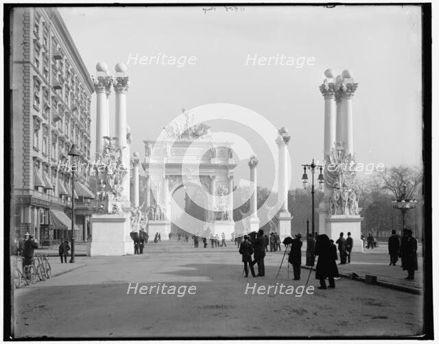 Dewey Arch, New York, N.Y., between 1899 and 1901. Creator: Unknown.