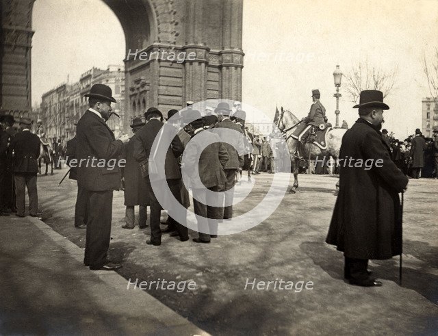 Barcelona. People in the swear allegiance to the flag ceremony of 1902 in the Victor Pradera Hall.