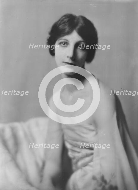 Lubovska, portrait photograph, 1918 Mar. 29. Creator: Arnold Genthe.