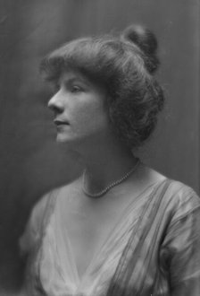 Ogilvie, Miss, portrait photograph, 1914 Jan. 23. Creator: Arnold Genthe.