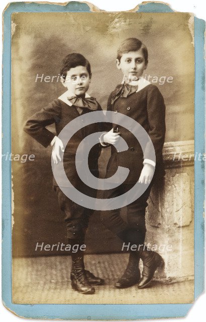 Marcel and Robert Proust as children.