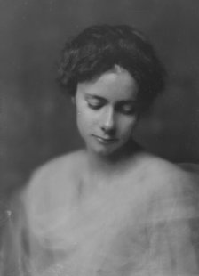 Moulton, Miss, portrait photograph, 1916 Apr. 27. Creator: Arnold Genthe.