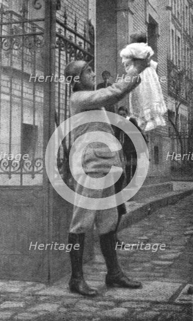 'Les belles familles; le brigadier Gaston Meresse, aine de douze enfants, et sa petit..., 1916. Creator: Unknown.