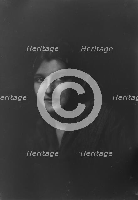 Devine, Edward L., Mrs., portrait photograph, 1917 Oct. 18. Creator: Arnold Genthe.