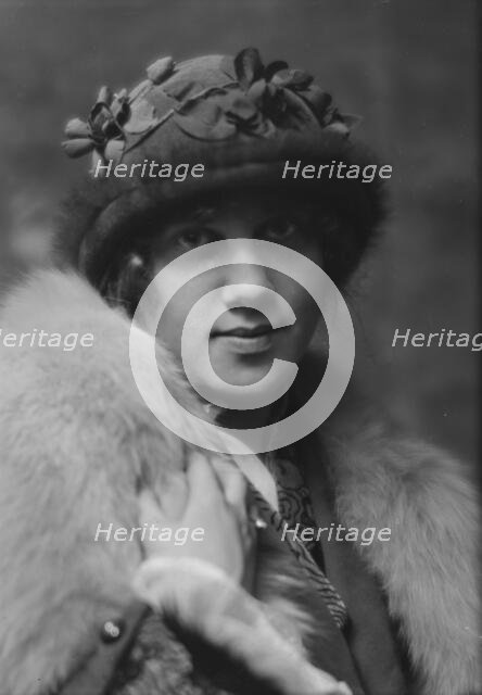 Alt, N., Miss (Adele), portrait photograph, 1913. Creator: Arnold Genthe.