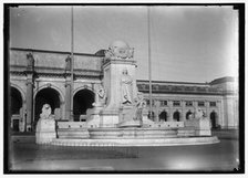 Columbus Monument, between 1914 and 1918. Creator: Harris & Ewing.