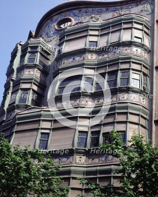 Façade of the Comalat house, designed by Salvador Valeri i Pupurull.
