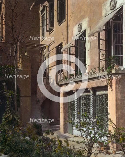 Charlotte Hunnewell Sorchan house, Turtle Bay Gardens, 228 East 49th Street, New York, 1920. Creator: Frances Benjamin Johnston.