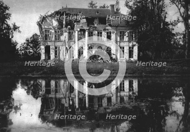 ''Le Chateau de Boesinghe, pres D'Ypres.', 1916. Creator: Unknown.