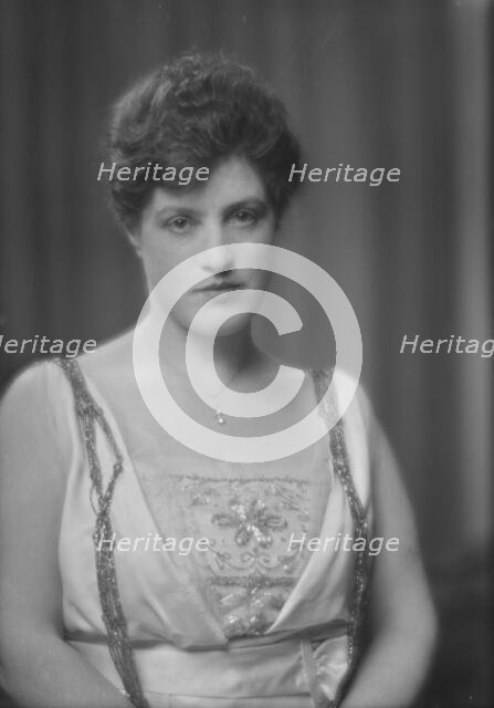 Smith, Jean, Miss, portrait photograph, 1915 Apr. 22. Creator: Arnold Genthe.